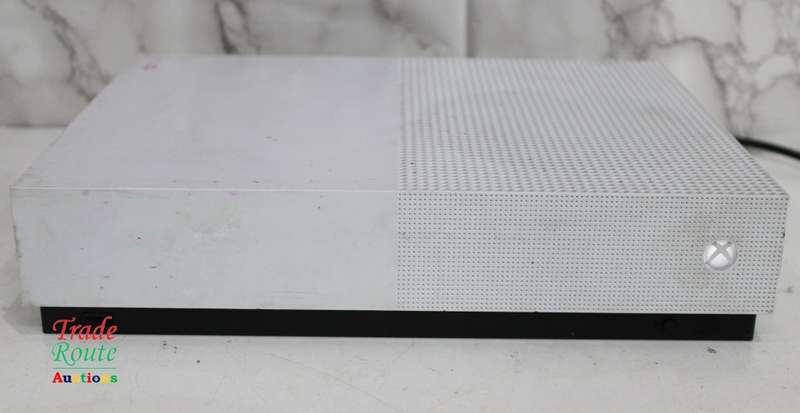 XBOX One S Console (WHITE) Model 1681 [ Salvage Stock for Spares/Repairs ]