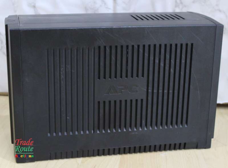 APC Smart-UPS 800 Uninterrupted Power Supply [Powers on ] Needs new Battery [ Salvage Stock ]