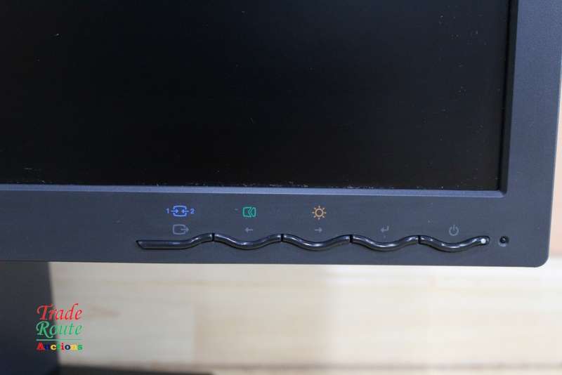 Lenovo ThinkVision 24 inch Monitor LT2452P LCD Widescreen 1920 x 1200