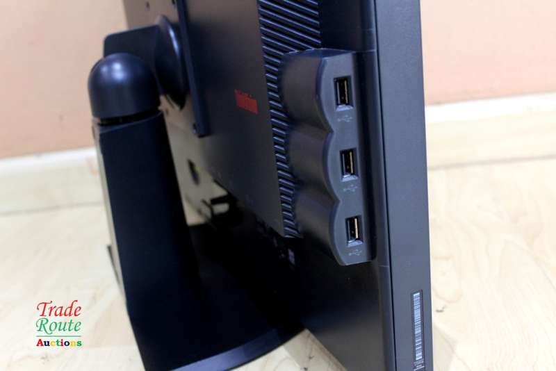 Lenovo ThinkVision 24 inch Monitor LT2452P LCD Widescreen 1920 x 1200