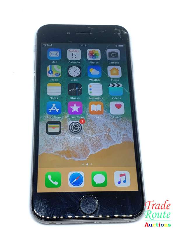 Apple iPhone 6 Space Grey (Pre Owned) SmartPhone (Cracked Screen)