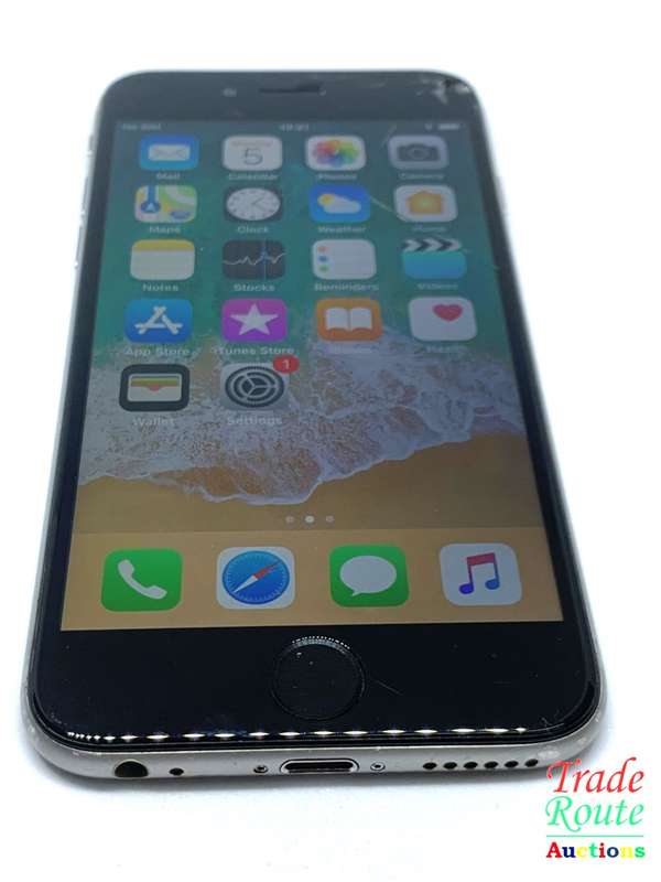 Apple iPhone 6 Space Grey (Pre Owned) SmartPhone (Cracked Screen)