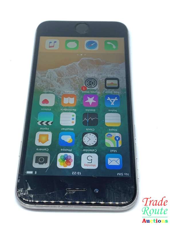 Apple iPhone 6 Space Grey (Pre Owned) SmartPhone (Cracked Screen)