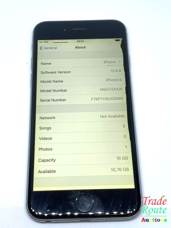 Apple iPhone 6 Space Grey (Pre Owned) SmartPhone (Marks on Screen)