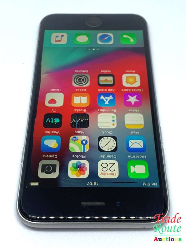 Apple iPhone 6 Space Grey (Pre Owned) SmartPhone (Marks on Screen)