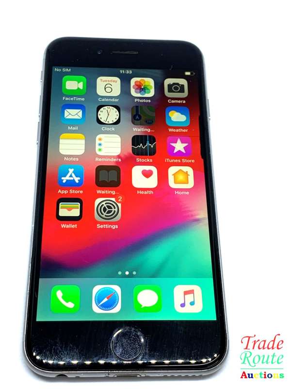 Apple iPhone 6 Space Grey (Pre Owned) SmartPhone (Marks on Screen)
