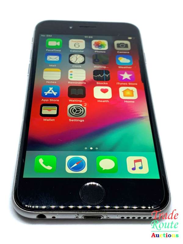 Apple iPhone 6 Space Grey (Pre Owned) SmartPhone (Marks on Screen)