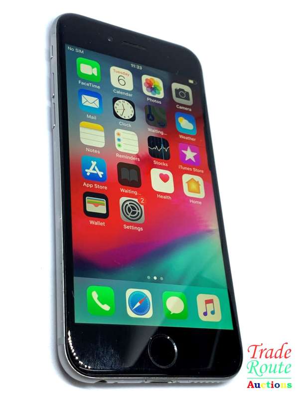 Apple iPhone 6 Space Grey (Pre Owned) SmartPhone (Marks on Screen)