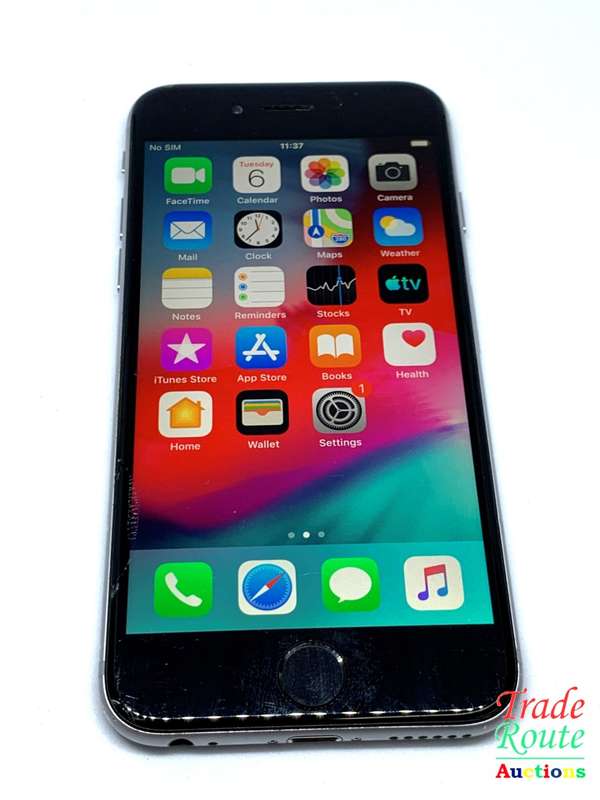Apple iPhone 6 Space Grey (Pre Owned) SmartPhone (Tiny Crack on screen)