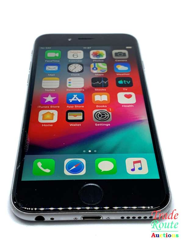 Apple iPhone 6 Space Grey (Pre Owned) SmartPhone (Tiny Crack on screen)