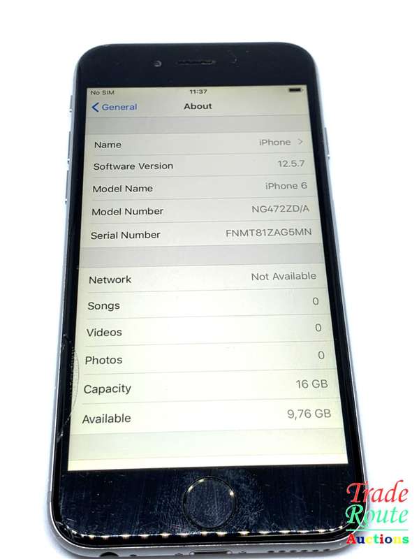 Apple iPhone 6 Space Grey (Pre Owned) SmartPhone (Tiny Crack on screen)