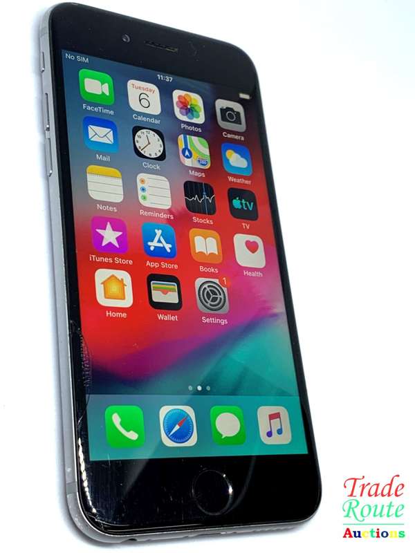 Apple iPhone 6 Space Grey (Pre Owned) SmartPhone (Tiny Crack on screen)