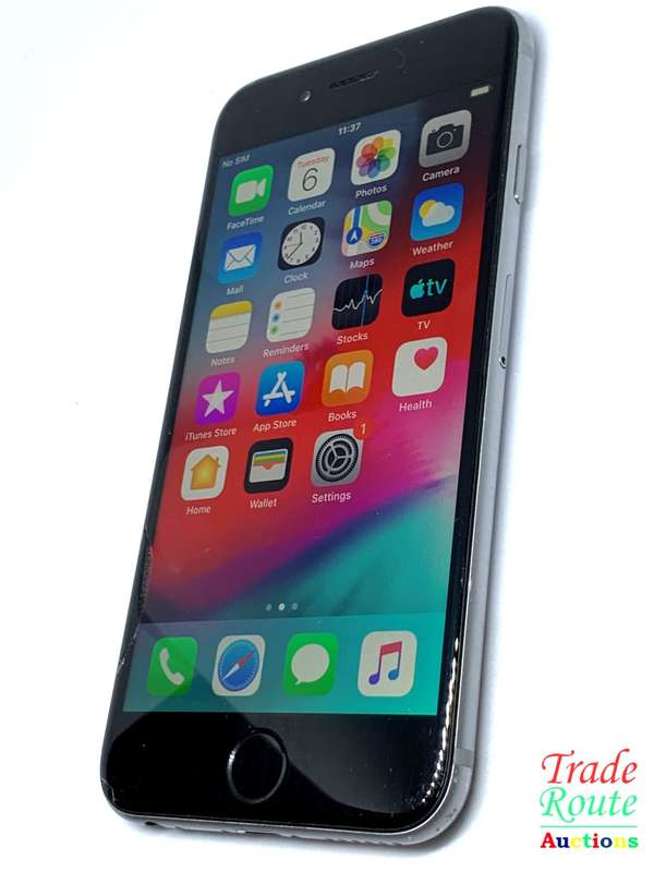 Apple iPhone 6 Space Grey (Pre Owned) SmartPhone (Tiny Crack on screen)
