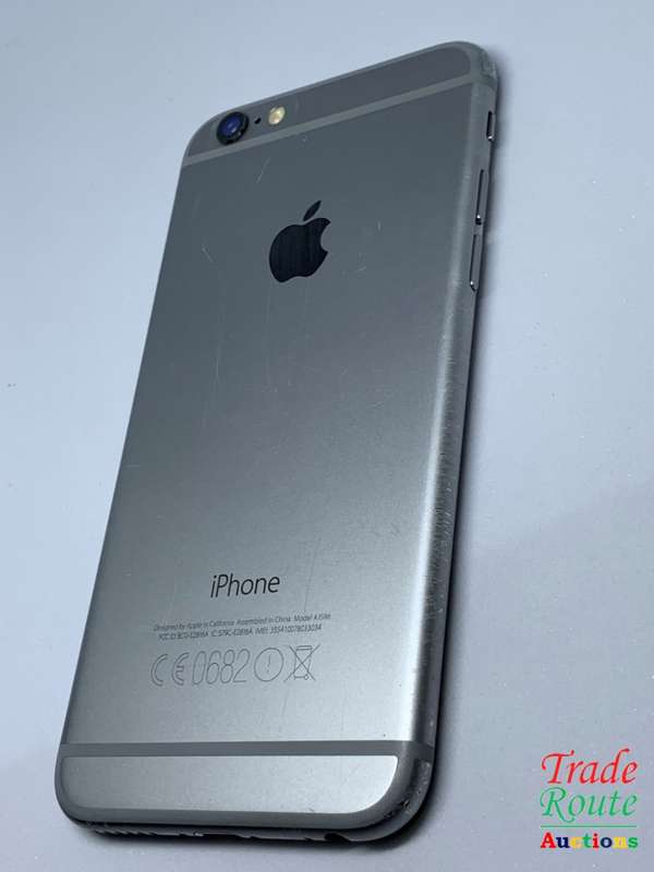 Apple iPhone 6 Space Grey (Pre Owned) SmartPhone (Tiny Crack on screen)