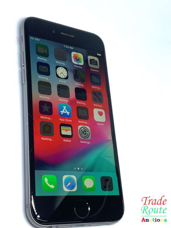 Apple iPhone 6 Space Grey (Pre Owned) SmartPhone (Marks on Screen)