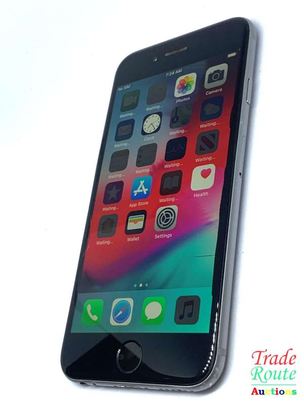 Apple iPhone 6 Space Grey (Pre Owned) SmartPhone (Marks on Screen)