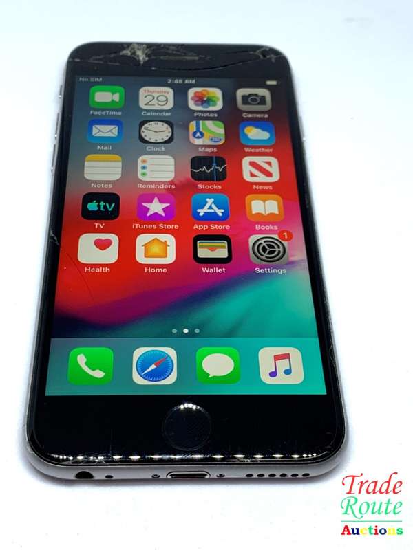 Apple iPhone 6 Space Grey (Pre Owned) outer screen cracked