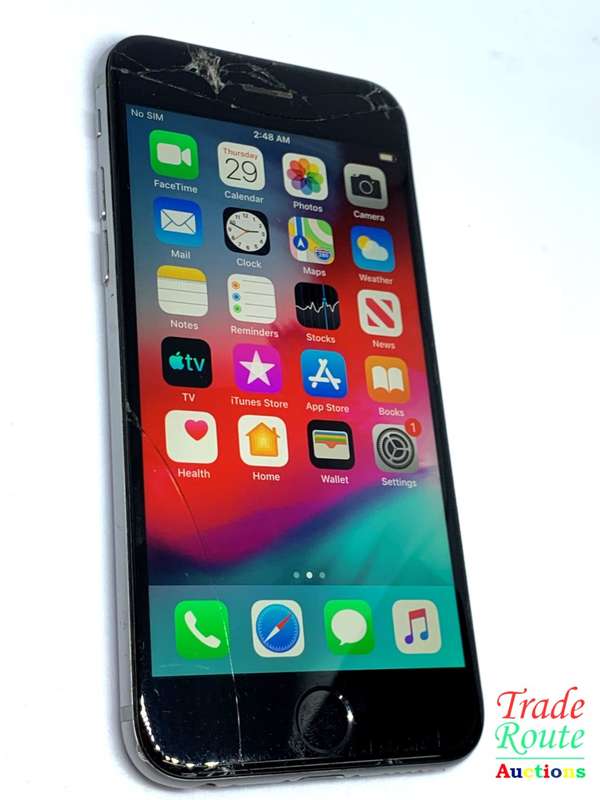 Apple iPhone 6 Space Grey (Pre Owned) outer screen cracked