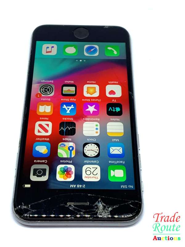 Apple iPhone 6 Space Grey (Pre Owned) outer screen cracked