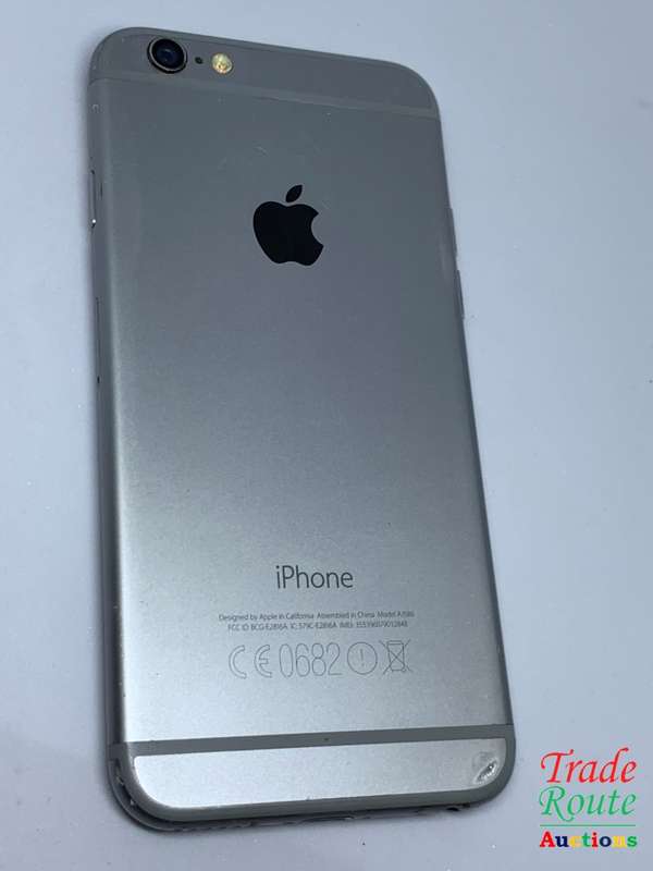 Apple iPhone 6 Space Grey (Pre Owned) outer screen cracked