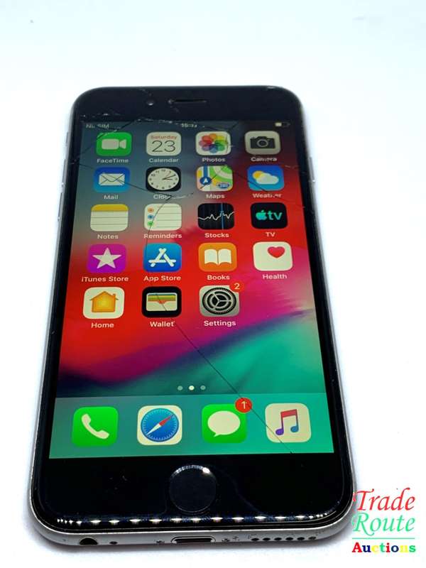 Apple iPhone 6 Space Grey (Pre Owned) outer screen cracked