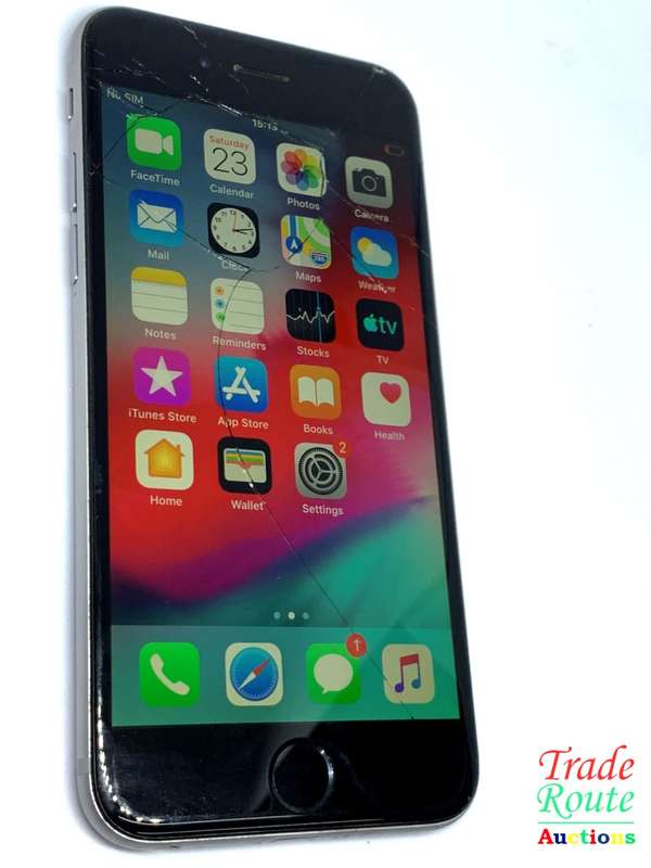 Apple iPhone 6 Space Grey (Pre Owned) outer screen cracked