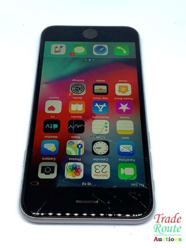 Apple iPhone 6 Space Grey (Pre Owned) outer screen cracked