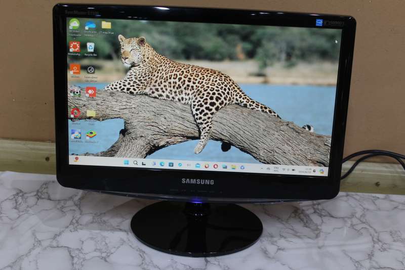 Samsung B1930N 18.5` Widescreen LCD Monitor (High Gloss Black)