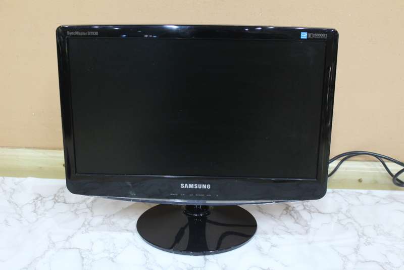 Samsung B1930N 18.5` Widescreen LCD Monitor (High Gloss Black)