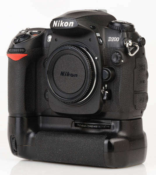 Nikon D200 10.2MP Digital SLR Camera Body + Extra Battery + Battery Grip