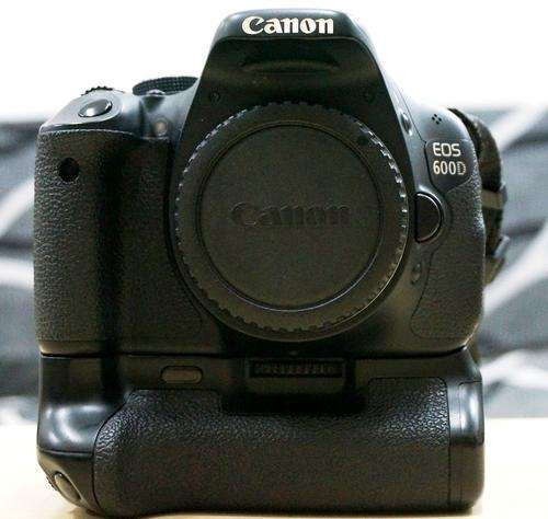 Canon EOS 600D Digital SLR CAMERA BODY WITH BATTERY GRIP & 2 BATTERIES