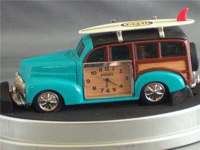 FOSSIL Collector's TimePiece Motor car Clock   - Woody surf van