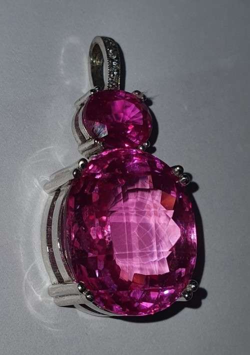 Pink 51ct Topaz Pendant with 3,84 Pink Safire, Set in 14ct White Gold