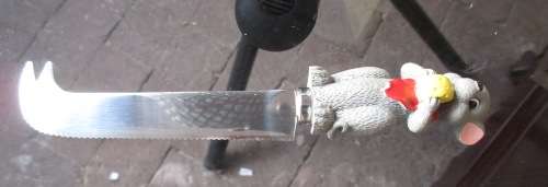 SET 6 CHEESE MOUSE  KNIVES IN CHEESE BLOCK