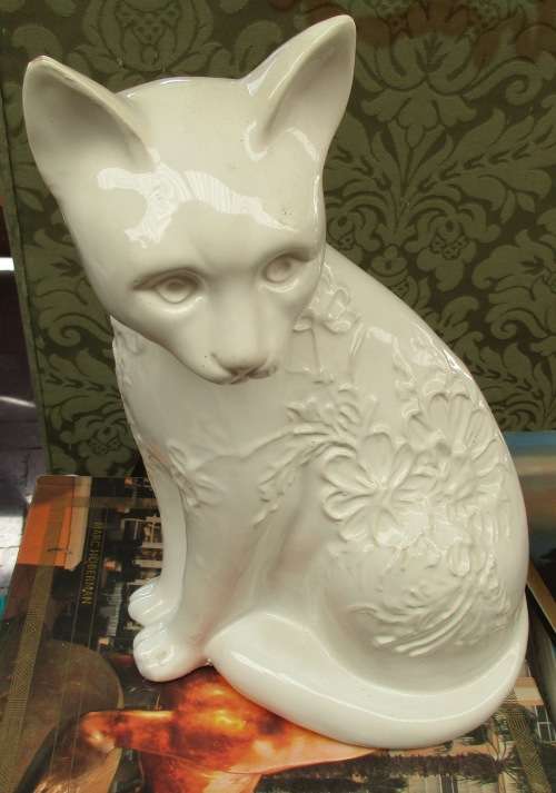 WHITE CERAMIC CAT AS A MONEY BOX
