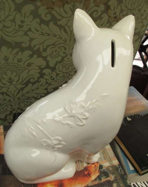WHITE CERAMIC CAT AS A MONEY BOX