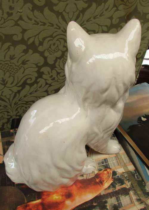 CERAMIC WHITE CAT WITH BLUE EYES