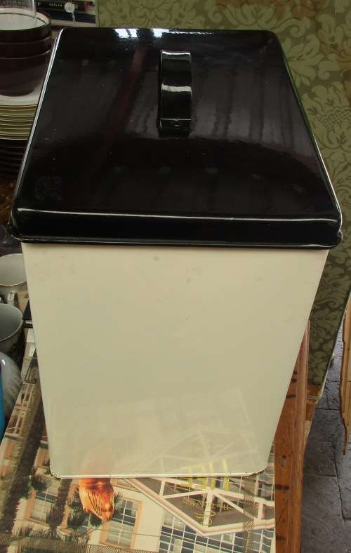 ENAMEL BLACK AND WHITE BIN