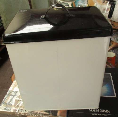 ENAMEL BLACK AND WHITE BIN
