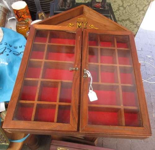 2 DOOR DISPLAY  BOX IN SHAPE OF A HOUSE
