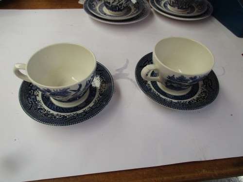 2 BROADHURST ENGLAND CUPS AND SAUCERS WILLOW PATTERN
