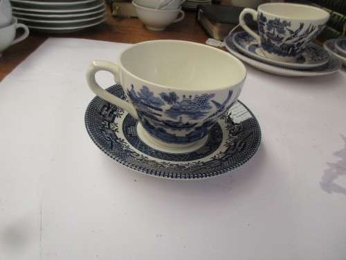 2 BROADHURST ENGLAND CUPS AND SAUCERS WILLOW PATTERN