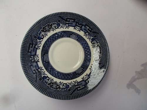 2 BROADHURST ENGLAND CUPS AND SAUCERS WILLOW PATTERN