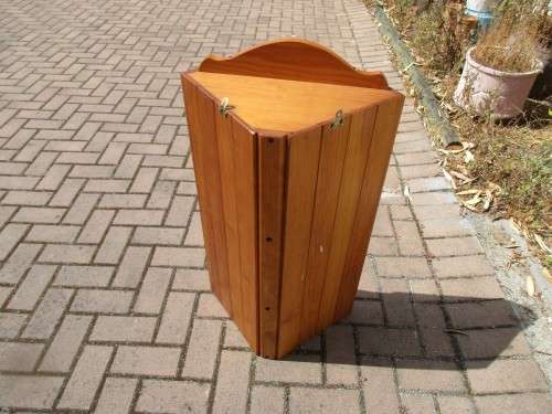 OLD PINE HANGING DISPLAY UNIT