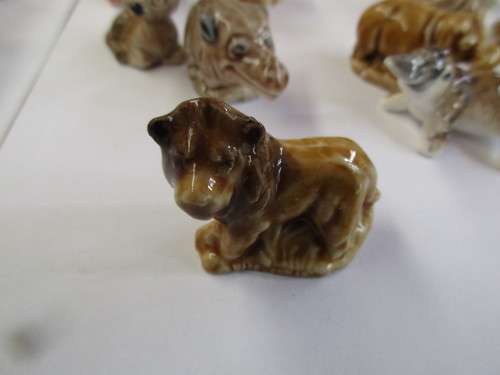 9 MINIATURE WADE FIGURINES