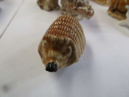 9 MINIATURE WADE FIGURINES