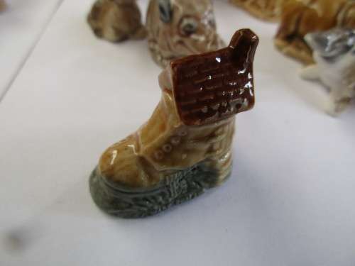 9 MINIATURE WADE FIGURINES