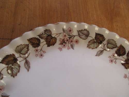 ROYAL ALBERT  LINDEN LEA CAKE PLATE