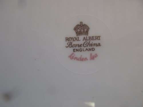 ROYAL ALBERT  LINDEN LEA CAKE PLATE