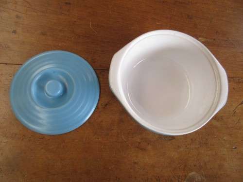 LOVELY BLUE TRATELLI CERAMIC CASSEROLE  DISH WITH LID